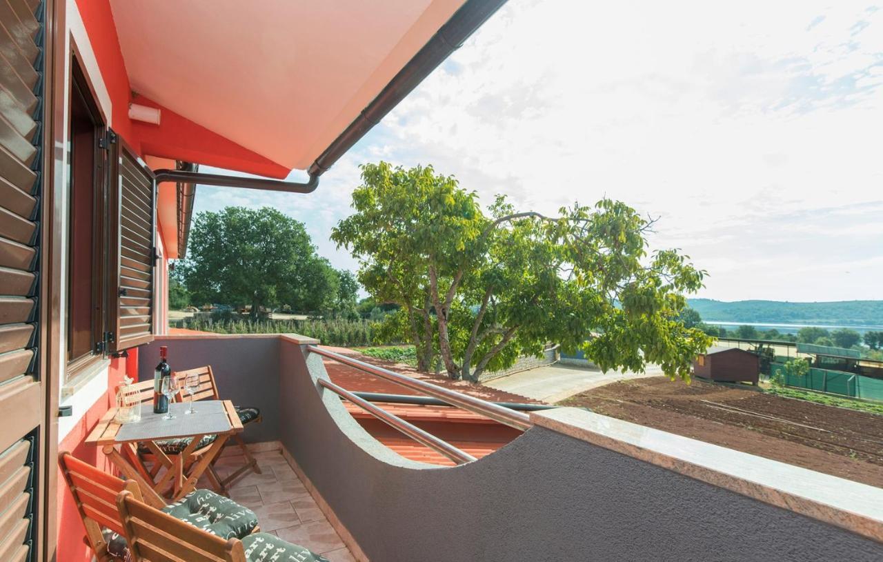 Sea View Apartments With Shared Pool Pomer Esterno foto
