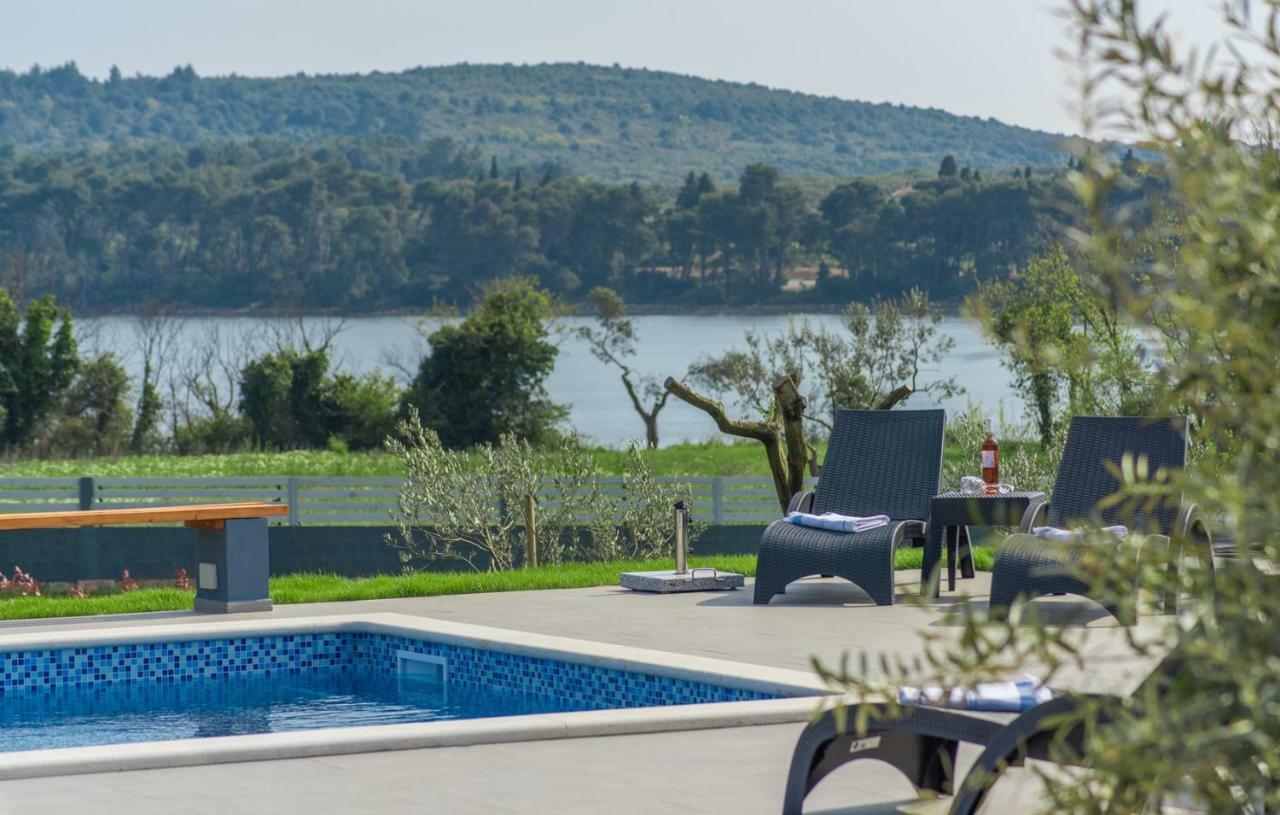 Sea View Apartments With Shared Pool Pomer Camera foto